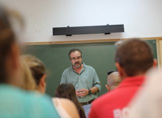Presidente da Câmara Municipal de Moura ofereceu fichas de atividades a alunos do 2º ciclo