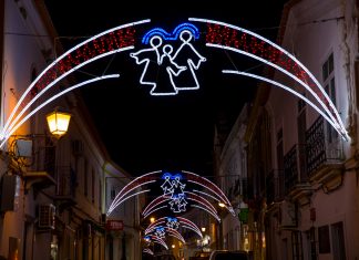 É inaugurada esta segunda-feira a iluminação de Natal em Moura