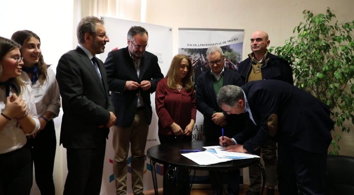 Assinatura dos protocolos AaZ Ler Melhor, Saber Mais e Ser Pro