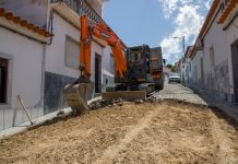 Começaram os trabalhos de pavimentação na Rua do Areeiro