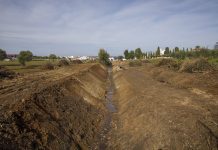 Trabalhos de limpeza e desobstrução de linhas de água em Moura