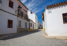 Remodelação da rede de esgotos e pavimentação no centro da cidade concluída