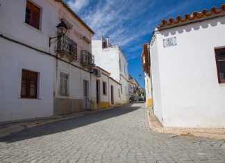 Remodelação da rede de esgotos e pavimentação no centro da cidade concluída