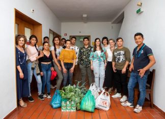 Alunos entregam cabazes ao Prato Quente
