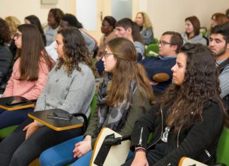 Abertas candidaturas para cinco bolsas de estudo