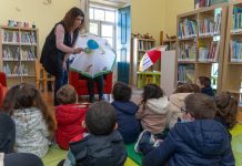“Guarda-chuva de histórias” promove o livro e a leitura