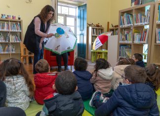 “Guarda-chuva de histórias” promove o livro e a leitura